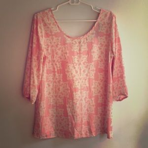 Pink and white patterned shirt bow on the back